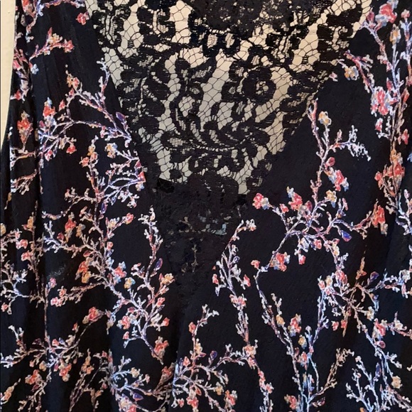 BNWT Kimchi Blue Lace Tunic Top - Picture 5 of 12